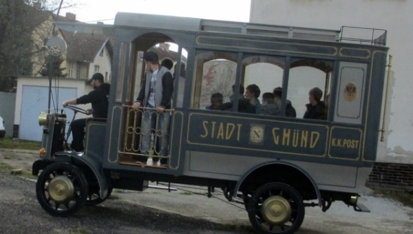 ODBORNÁ PROHLÍDKA REPLIKY HISTORICKÉHO ČESKOVELENICKĚHO TROLEJBUSU.